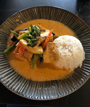 420. Curry mit Tofu und Gemüse   at ByVu in Freising