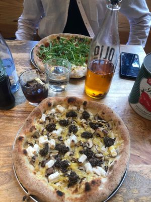 Truffata vegan and Ses Illes Vegan at Garden Pizza Granollers in Granollers