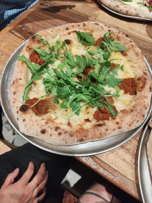 Pizza con sobrasada (mallorca) at Garden Pizza Granollers in Granollers