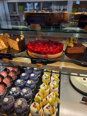 Himbeer Kuchen vegan at Schlosscafe in Bad Mergentheim