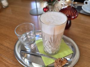 Latte Macciato mit Hafermilch at Schlosscafe in Bad Mergentheim