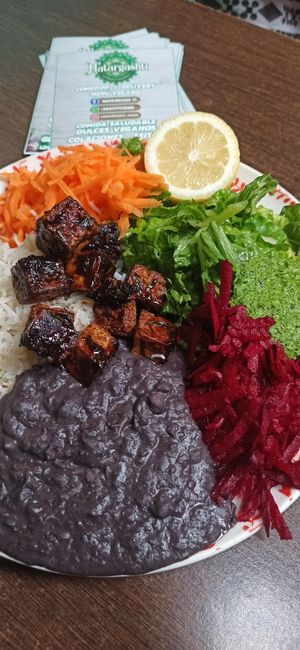 Arroz basmati con feijoada y tofu salteado at Matargashti in Villarrica