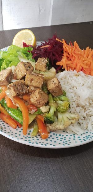 Arroz basmati con chapsui de tofu at Matargashti in Villarrica