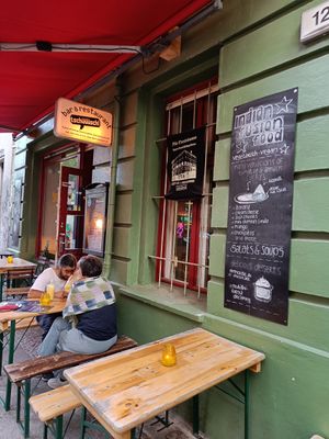 Front of store at tschüüüsch - plantpowered futurefood in Berlin