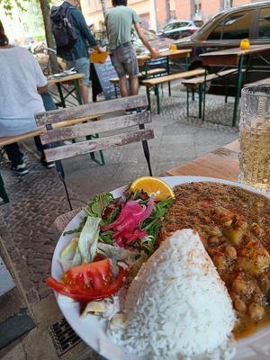 Chola and mate at tschüüüsch - plantpowered futurefood in Berlin