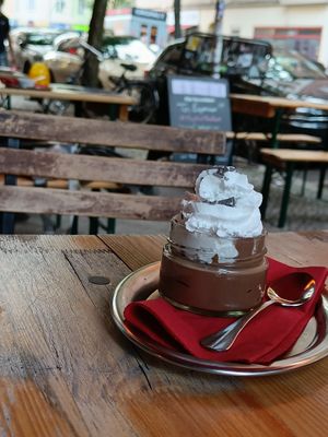 Chocolate dessert at tschüüüsch - plantpowered futurefood in Berlin