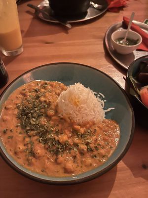 Chola curry  at tschüüüsch - plantpowered futurefood in Berlin