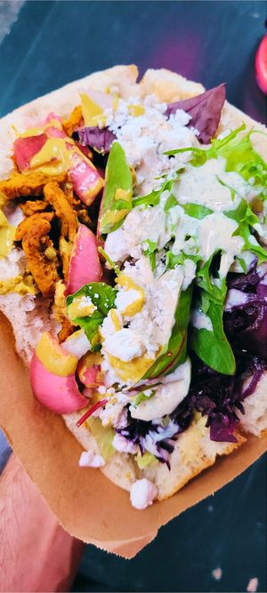 Ready to bite in? 🥙 From above, our plant-based Döner looks as irresistible as it tastes – packed with fresh veggies, tender protein, and all the perfect toppings! #DönerMom at tschüüüsch - plantpowered futurefood in Berlin