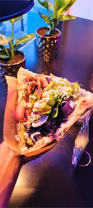 Vibes under neon lights 🌙 Enjoy your plant-based Döner in chilled atmosphere of our cosy safespace – the perfect spot for a relaxed meal with great energy. #Neuköllnifornia at tschüüüsch - plantpowered futurefood in Berlin