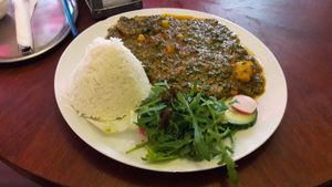 Curry 🍃 at tschüüüsch - plantpowered futurefood in Berlin