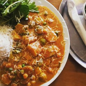 the tschüsch-special comes with different vegetables - mostly seasonal! Here to see: with brussels sprouts at tschüüüsch - plantpowered futurefood in Berlin