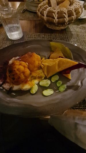 Couve flor grelhada com humus e cuscuz de milho com leite de coco at Alma in Cartagena