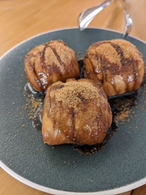 Cinnamon buns at ALT.a - Dosan in Seoul