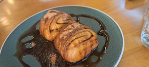 Cinnamon buns at ALT.a - Dosan in Seoul
