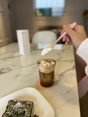 Einspaenner latte - almond milk  at MEPLACE - 미플레이스 in Seoul