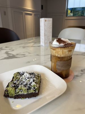 Einspaenner and matcha brownie  at MEPLACE - 미플레이스 in Seoul