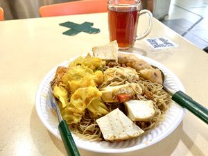 Mee hoon with vegetables curry, tau kua and spring roll at Rong Yuan Food Stall 融圆 in North Singapore