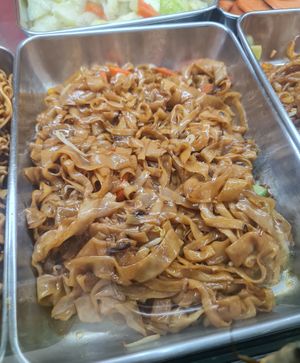 Fried Kuey Teow ~ 5/3/22 at Rong Yuan Food Stall 融圆 in North Singapore