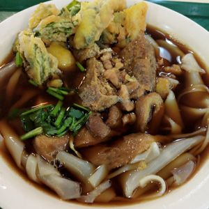 Kway chap $3 + fritter $1 at Rong Yuan Food Stall 融圆 in North Singapore