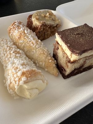 Vanilla croissant, blond brownie, Donauwelle  at Süss&Vegan in Winterthur