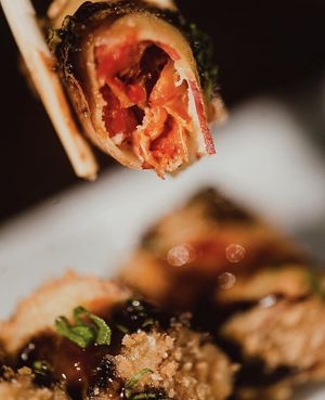 Vegan Hot Roll: Fried sweet potato sheet, stuffed with sun-dried tomato and avocado, topped with tarê, sweet pepper jelly and chives. at Makê Sushi Pub in Natal