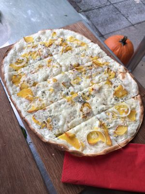 Saisonaler Flammkuchen mit Kürbis und Rosmarin  at Mühlenstübel in Sasbach