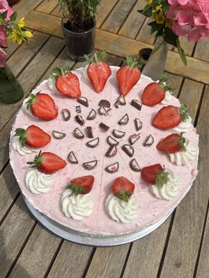 Vegetarische Erdbeer-Joghuretten-Torte  at Mühlenstübel in Sasbach