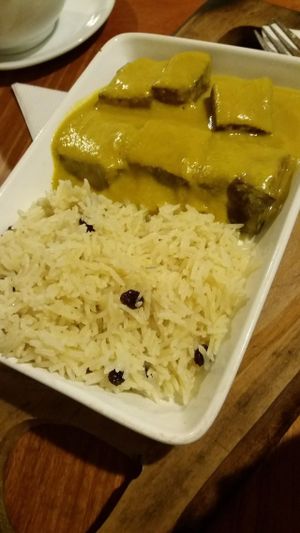Tofu curry and rice at El Arbol in Santiago