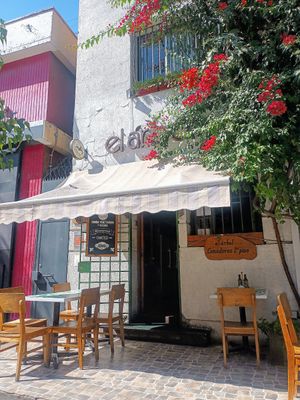 Entrada por calle Huelén at El Arbol in Santiago