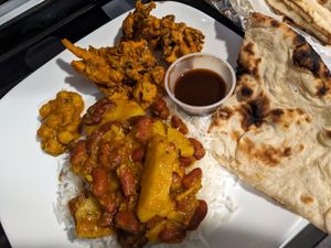 Rajma Aloo, pakora and naan (all vegan) at India Town in Wyoming