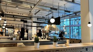 Free option for non-dairy milks  at Lebkov & Sons in Amsterdam