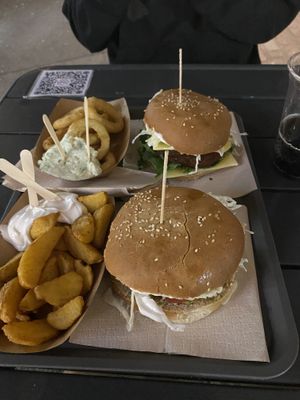 Hamburguesa brasileña, papas gajo y hamburguesa portuguesa y aros de cebolla  at Burger Mel - La Marina in Tenerife