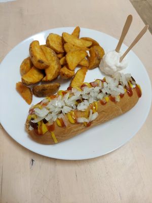 Hot dog and potato wedges at Burger Mel - La Marina in Tenerife