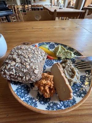 Vegan spreads and tofu   at SEINZ - Wisdom Resort - Seminarhaus-Biohotel-Heilzentrum in Bad Kohlgrub