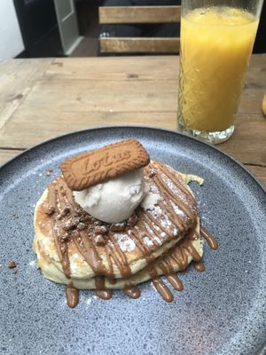 Great vegan options including pancakes with a choice of toppings, cooked breakfasts and brunches. Friendly staff and delicious vegan bakes to take away.  at Petek's on the Park in Burgess Hill