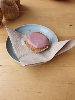 Roze koek at Koffie & Ik in Utrecht