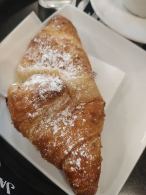 Vegan cornetto alla crema at Martinik'a Caffè in Bologna