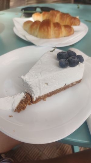 Vegan cheesecake at Fraise Café in Menton