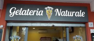 Gelateria artigianali con disponibilità di gusti vegani at La Corona Gelateria Naturale in Rome