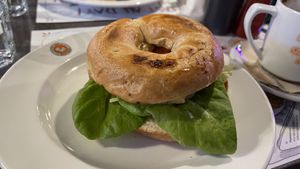 The boss vegan bagel  at La Desayunería  in Malaga