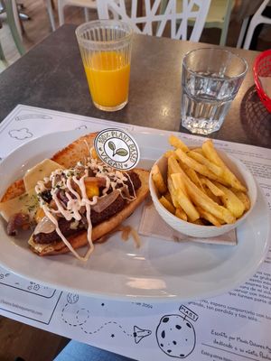 Spring special hot dog at La Desayunería  in Malaga