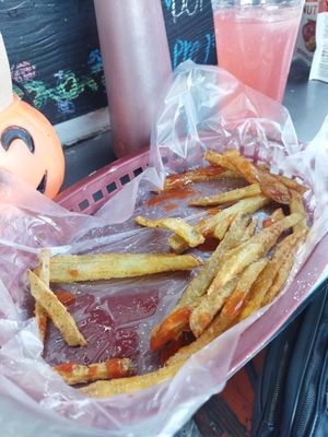 Lo que quedaba de una orden de papas at El Jardin de Lilith in Mexico City