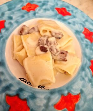 Paccheri "caccio" e pepe vegan at Caciara in Milan