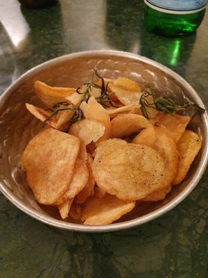 Potato chips entrée at Caciara in Milan