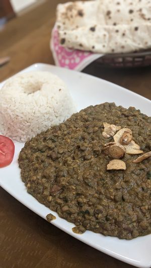 🍛 Dal Tadka + Fresh Juice + Naan + Rice (18 PEN) at Paulinos Indian Cuisine in Huaraz