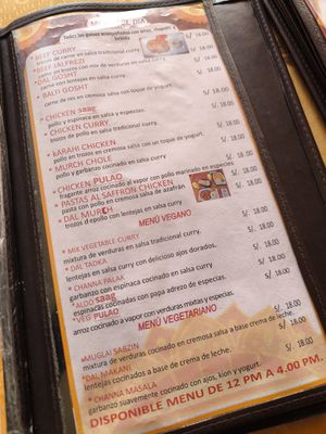 Menu del dia with 5 vegan options of curry at Paulinos Indian Cuisine in Huaraz