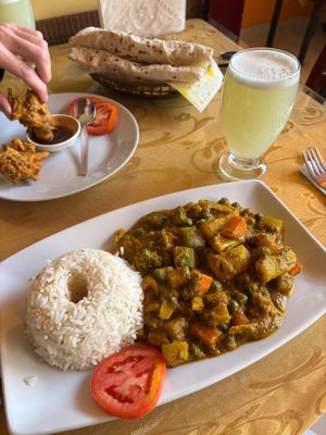 Mixed veg curry at Paulinos Indian Cuisine in Huaraz