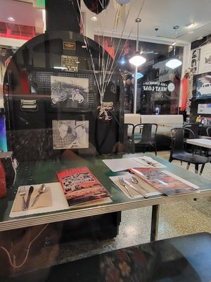 Booth at Mel's Drive-In in San Francisco