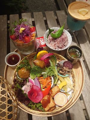 紫陽花御膳　Special lunch set from June 1st to July 8th. During this time serving this lunch only ( with dessert and herbal tea)
3500 yen at Cotonoha  in Kamakura