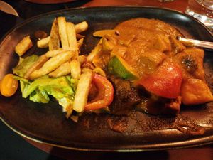 Vegan massala with seitan and fresh fries at Gastrobar SAM in Oostende